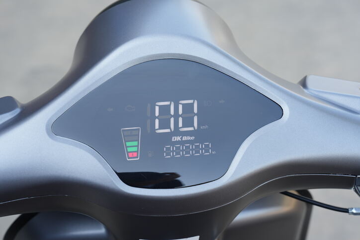 Đồng hồ điện tử trên xe Roma SX 50cc