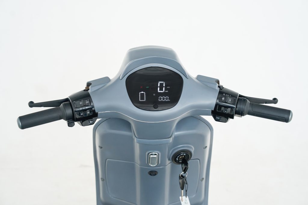 Màn hình hiển thị và nút bấm chức năng xe điện DKBike Roma GT