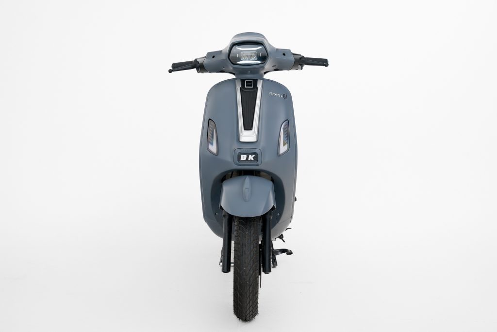 Mặt trước và đèn Led xe máy điện DKBike GT
