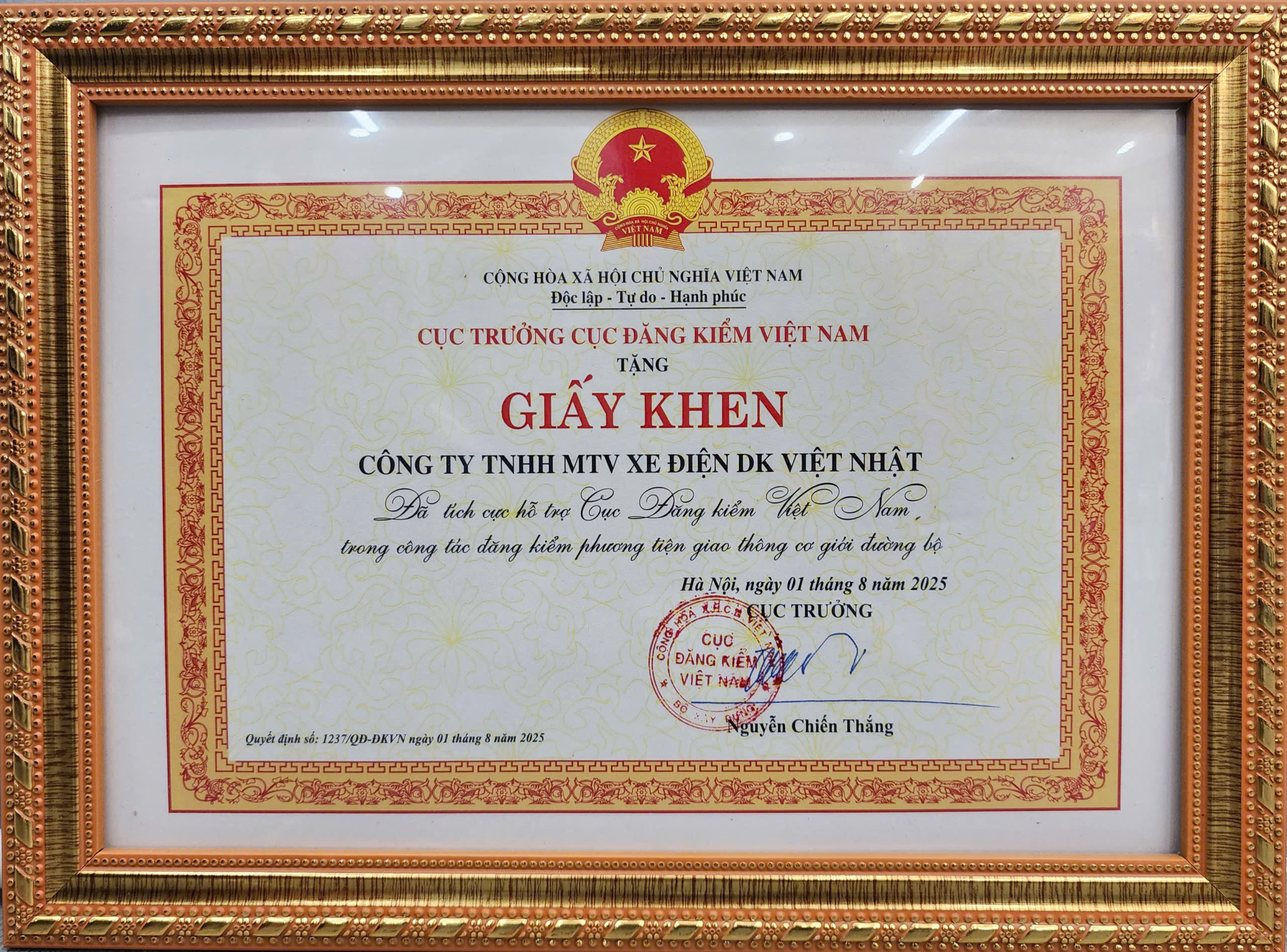 Giấy khen Tích cực hỗ trợ Cục Đăng kiểm Việt Nam trong công tác đăng kiểm phương tiện giao thông cơ giới đường bộ