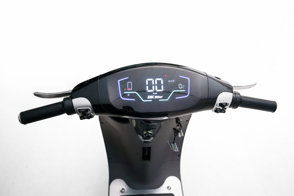 Màn hình hiển thị thông tin, quét thẻ NFC tiện lợi cho khách hàng sử dụng