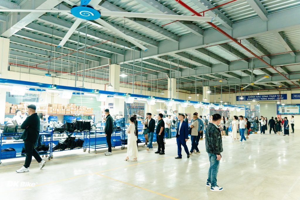Thăm quan trải nghiệm trực tiếp dây chuyền sản xuất - lắp ráp xe điện DKBike