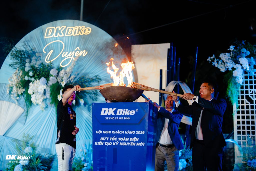 Đại diện hệ thống đại lý tại khu vực Bắc - Trung - Nam cùng nhau thắp lên ngọn lửa thành công 2026