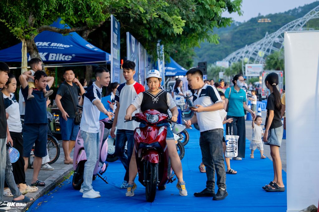 Khách hàng được trực tiếp trải nghiệm sản phẩm xe điện mới nhất của DKBike