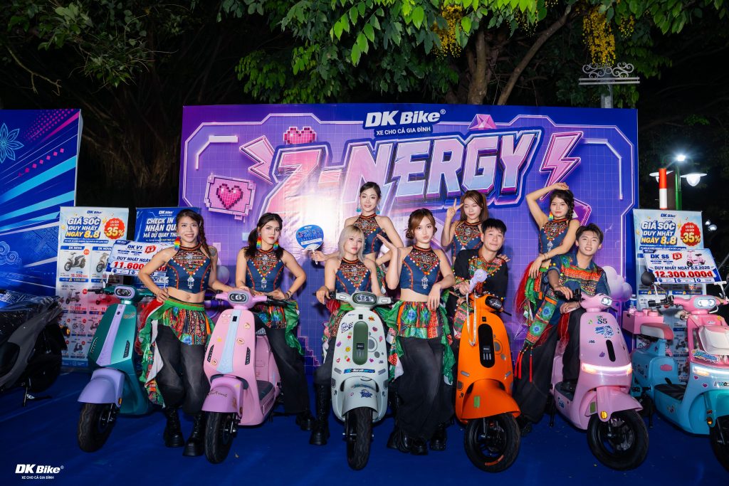 Thuận Zilo cùng vũ đoàn chụp ảnh cùng dàn xe Hot Trend của DKBike