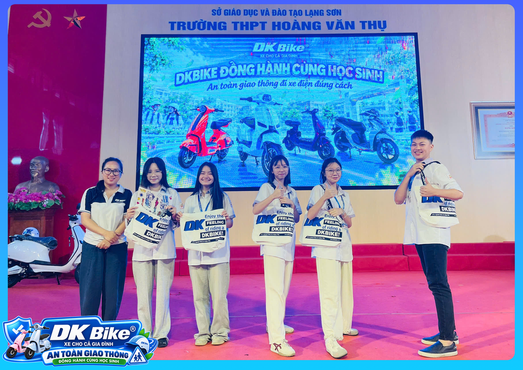 Quà tặng độc quyền của xe điện DKBike dành cho học sinh trường THPT Hoàng Văn Thụ - Lạng Sơn
